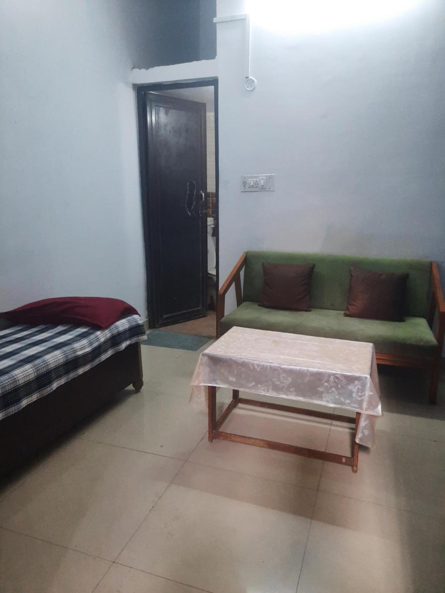 Gokul Pg Homestay Горакпур Стая снимка